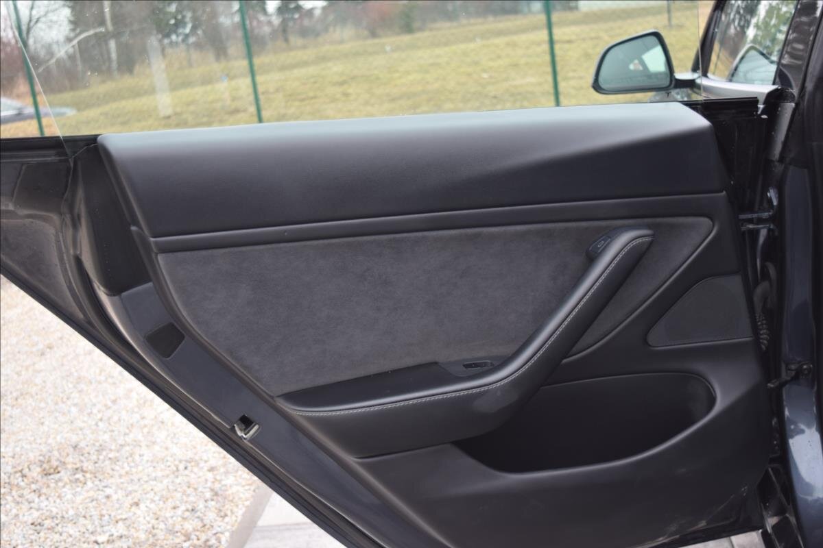 Tesla Model 3 Sedan 0,0 366 kw