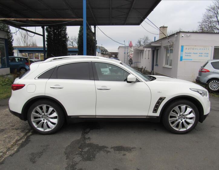 Infiniti FX30 8