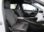 Peugeot 5008 SUV 1,2 l 100 kw