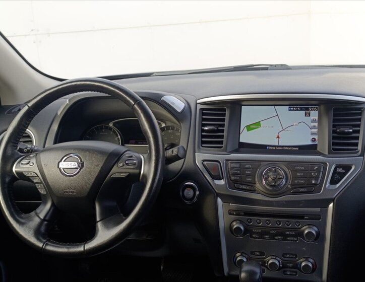 Nissan Pathfinder SUV 3,5 l 212 kw