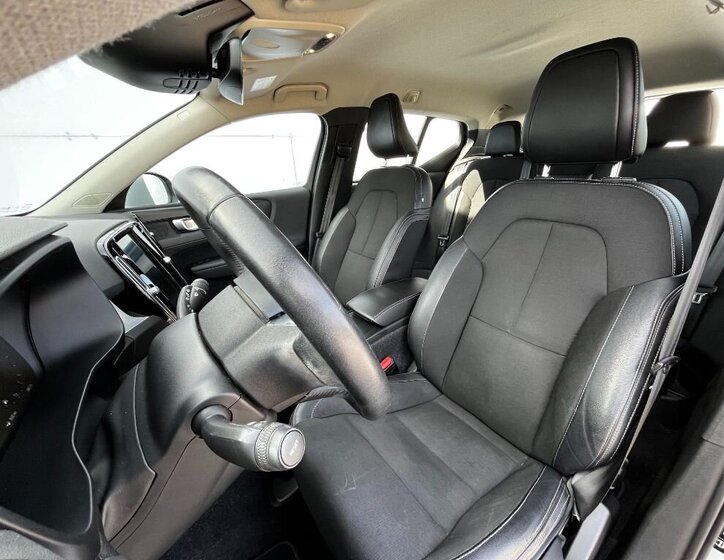 Volvo XC40 SUV / Terénní 1,5 l 120 kw