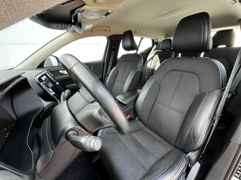 Volvo XC40 SUV / Terénní 1,5 l 120 kw