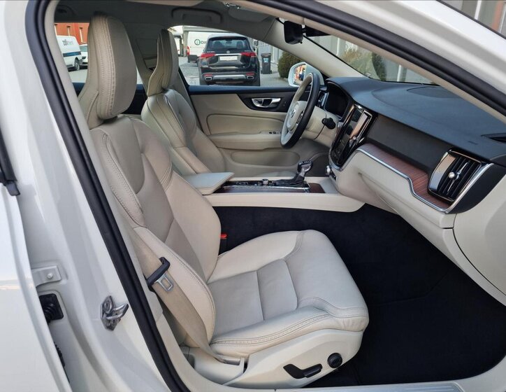 Volvo V60 Kombi 2,0 l 140 kw