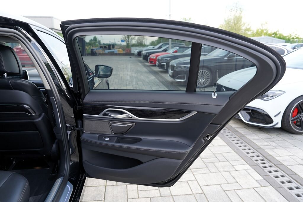 BMW Řada 7 Sedan / Limuzína 4,4 l 390 kw