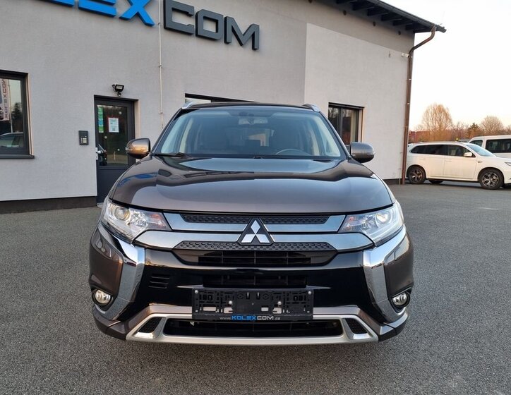 Mitsubishi Outlander SUV 2,4 l 165 kw