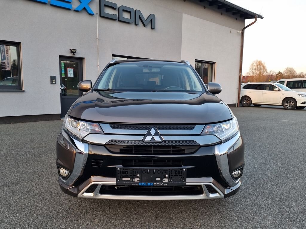 Mitsubishi Outlander SUV 2,4 l 165 kw