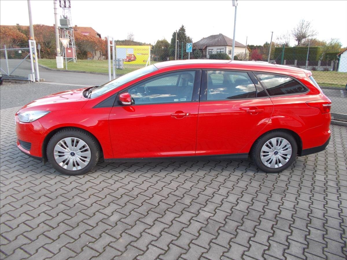 Ford Focus Kombi 999,0 74 kw
