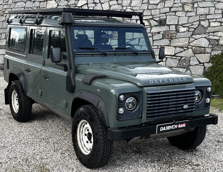 Land Rover Defender 1