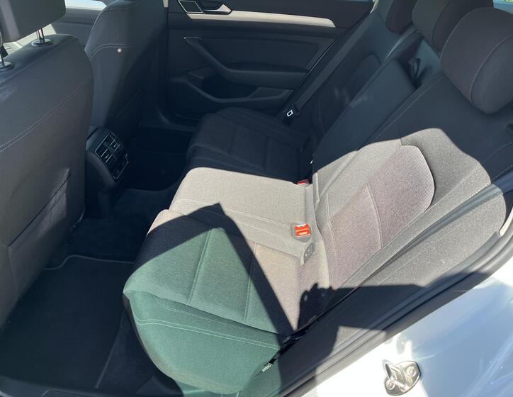 Volkswagen Passat 10