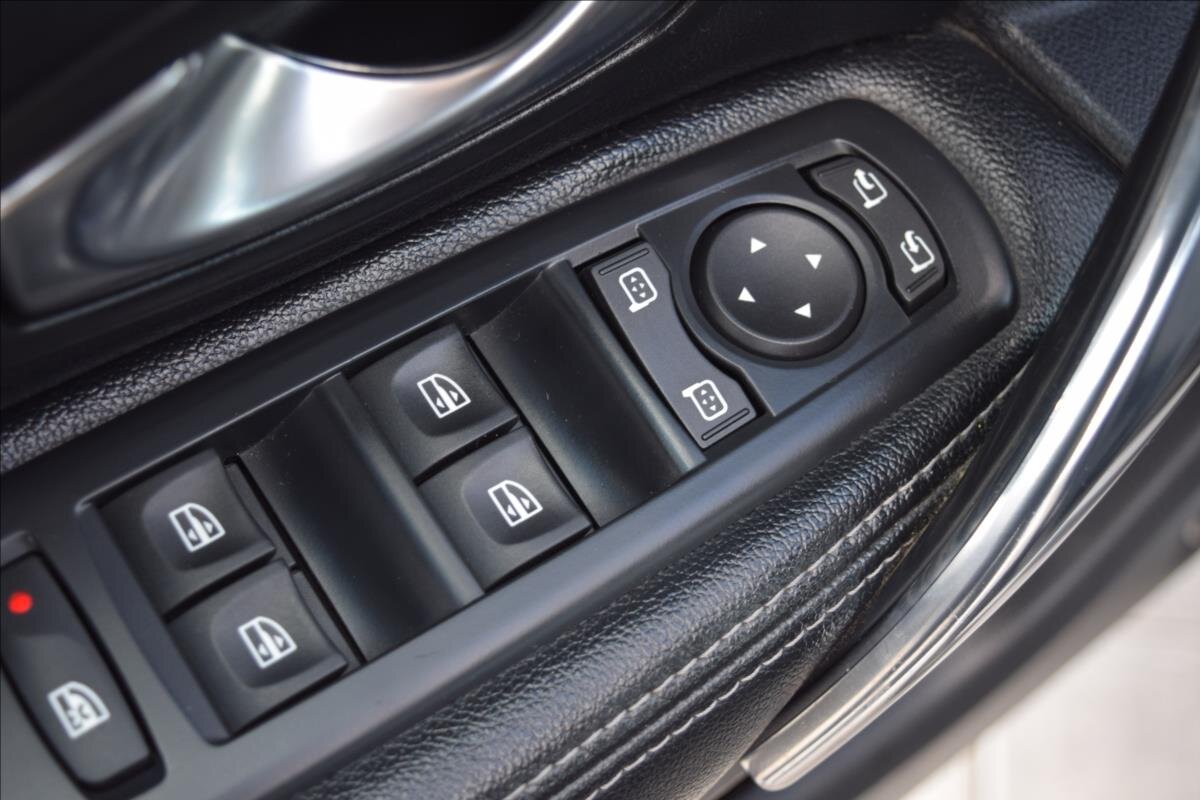 Renault Latitude Sedan / Limuzína 2,0 l 110 kw