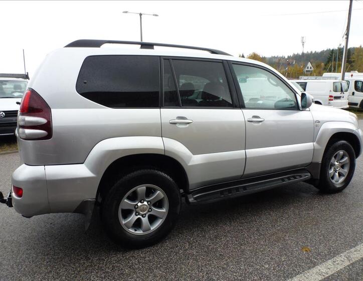 Toyota Land Cruiser 9