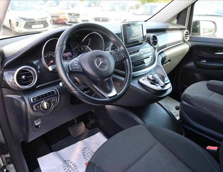 Mercedes-Benz Vito 9