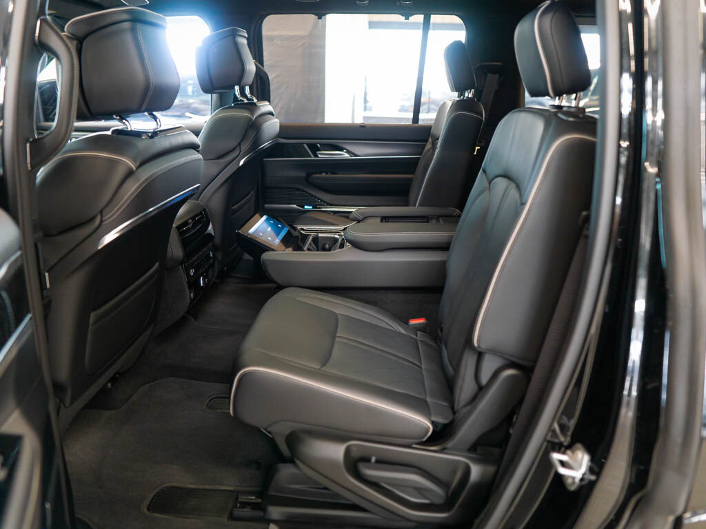 Jeep Grand Wagoneer SUV / Terénní 6,4 l 351 kw