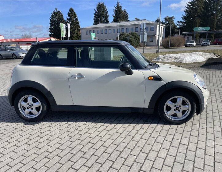 Mini Cooper Hatchback 1,6 l 88 kw
