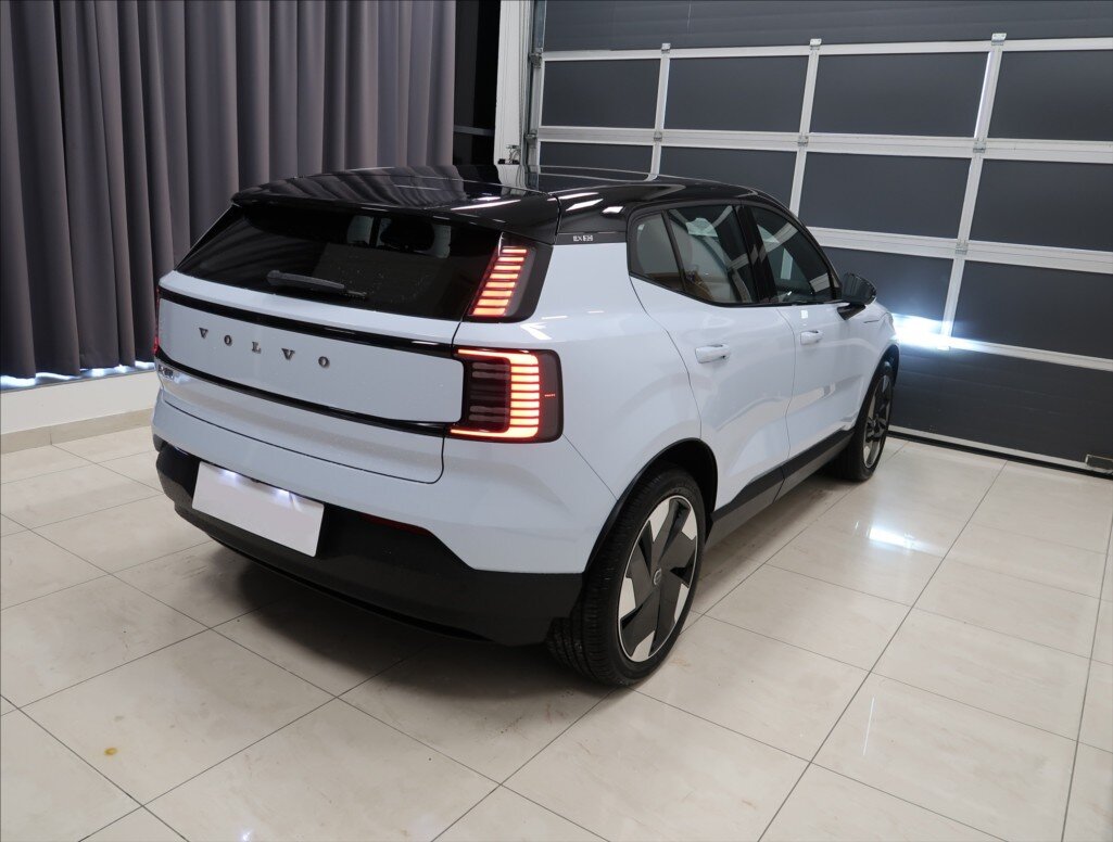 Volvo EX30 SUV / Terénní 0,0 200 kw