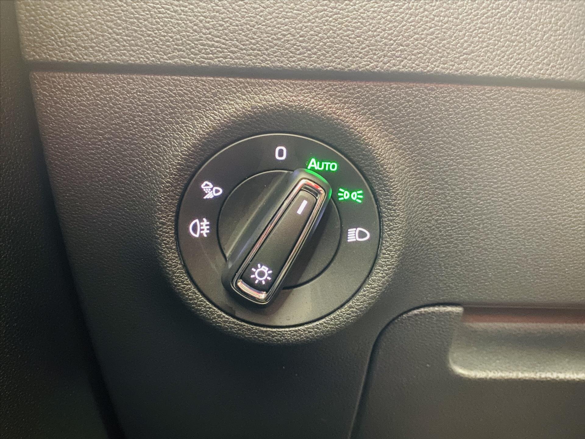 Škoda Karoq SUV / Terénní 1,5 l 110 kw