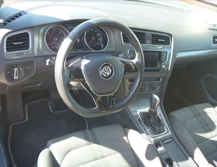 Volkswagen Golf 10