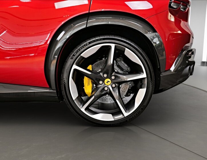 Ferrari Purosangue SUV / Terénní 6,5 l 529 kw