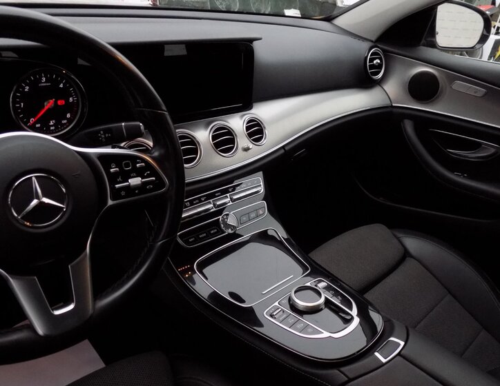 Mercedes-Benz Třídy E 24