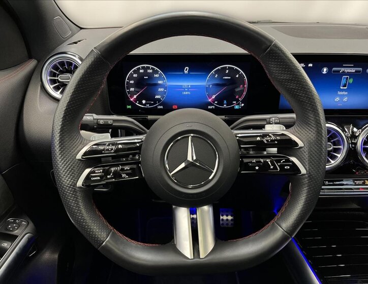 Mercedes-Benz GLA 10