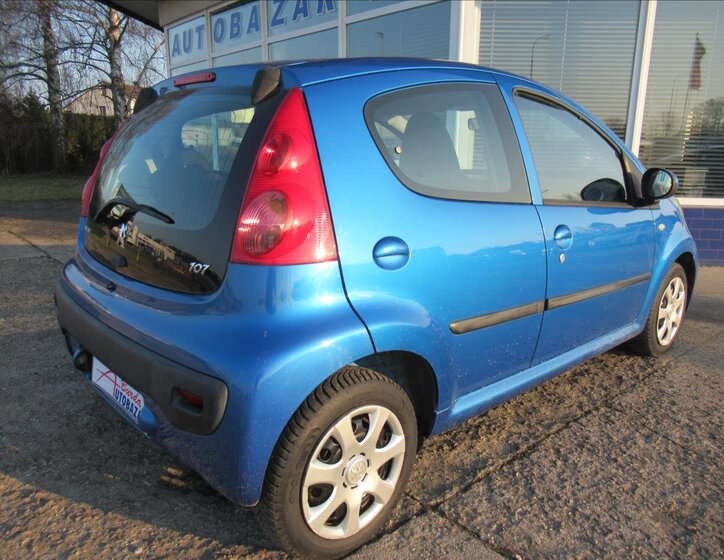 Peugeot 107 Hatchback 998,0 50 kw