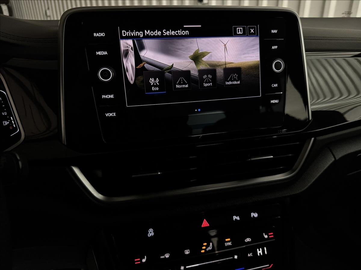 Volkswagen T-Roc SUV 2,0 l 140 kw