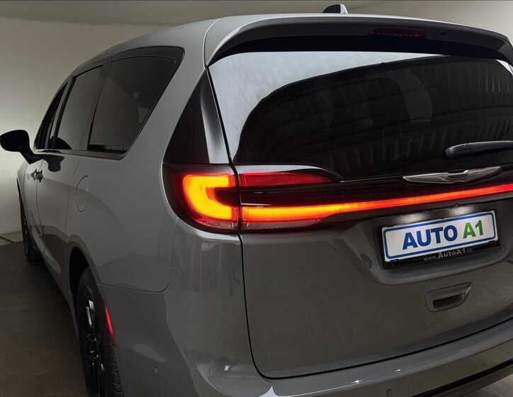 Chrysler Pacifica MPV 3,6 l 214 kw