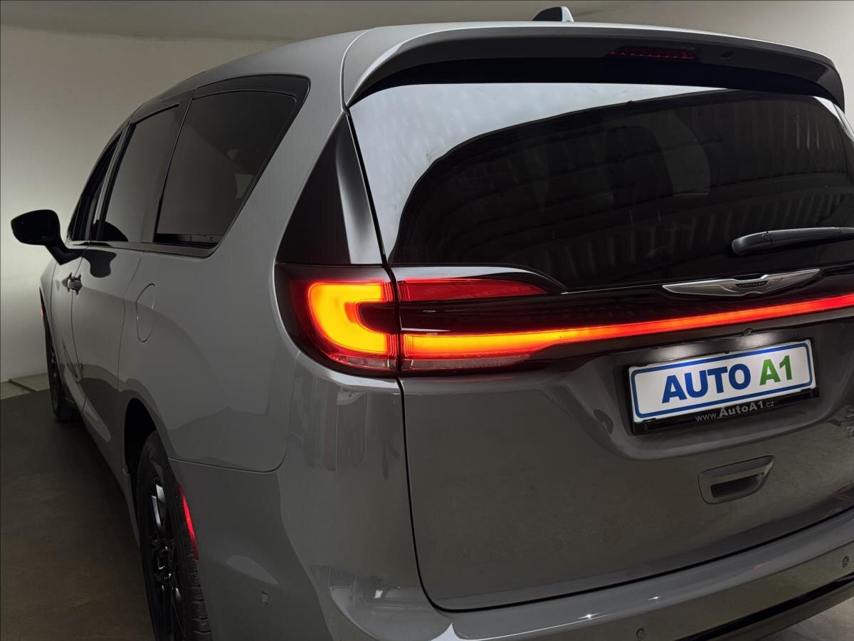 Chrysler Pacifica MPV 3,6 l 214 kw