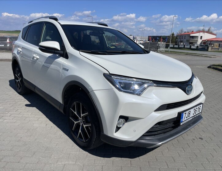 Toyota RAV4 SUV / Terénní 2,5 l 145 kw