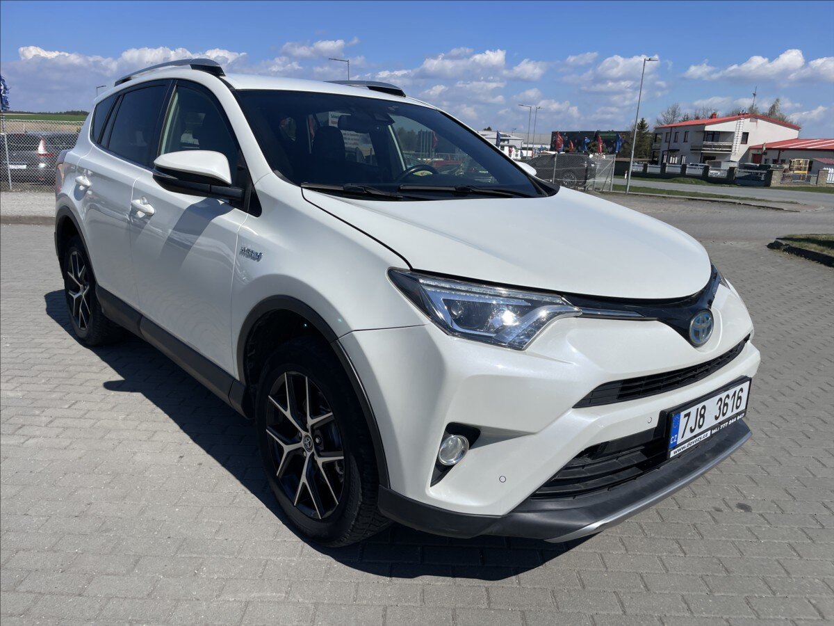 Toyota RAV4 SUV / Terénní 2,5 l 145 kw