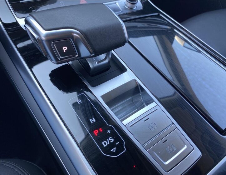 Audi Q8 SUV / Terénní 3,0 l 250 kw