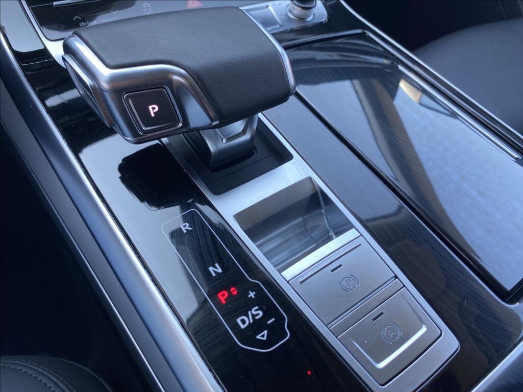 Audi Q8 SUV / Terénní 3,0 l 250 kw