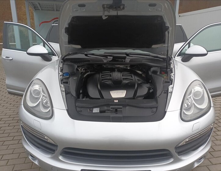 Porsche Cayenne Kombi 3,0 l 180 kw
