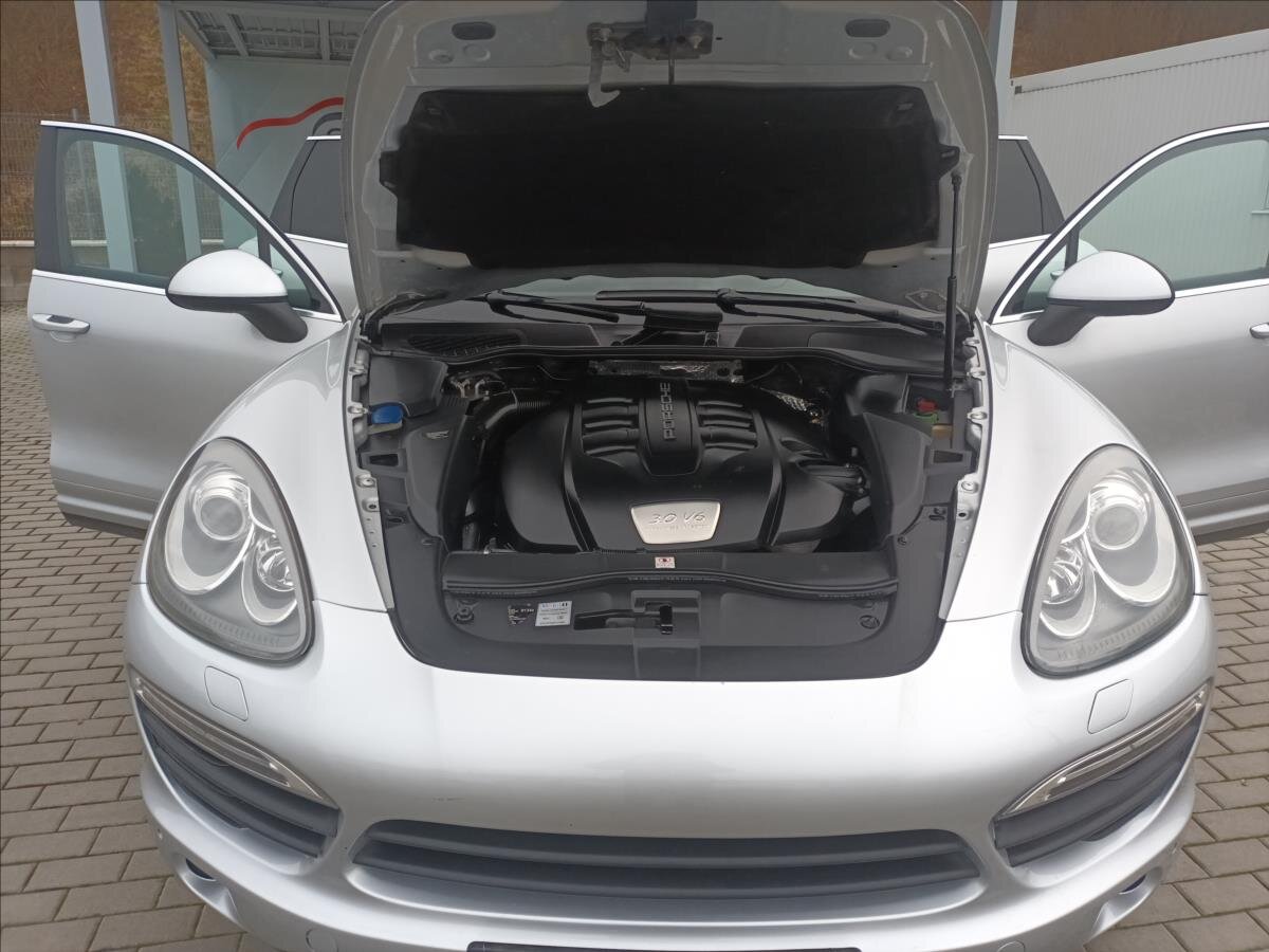 Porsche Cayenne Kombi 3,0 l 180 kw