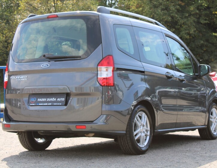 Ford Tourneo Courier 5