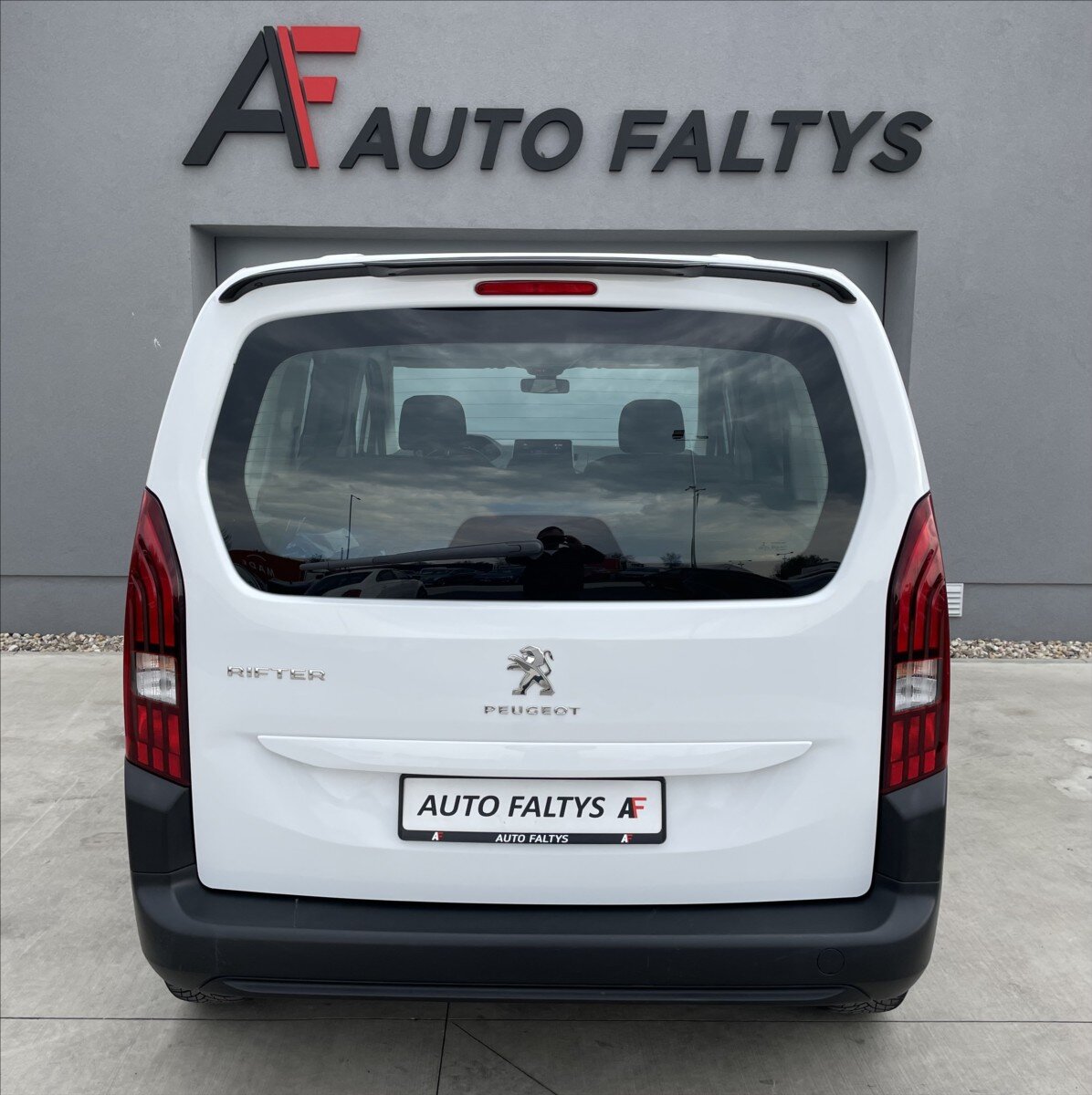 Peugeot Rifter Sedan / Limuzína 1,5 l 75 kw