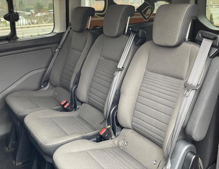 Ford Tourneo Custom 13