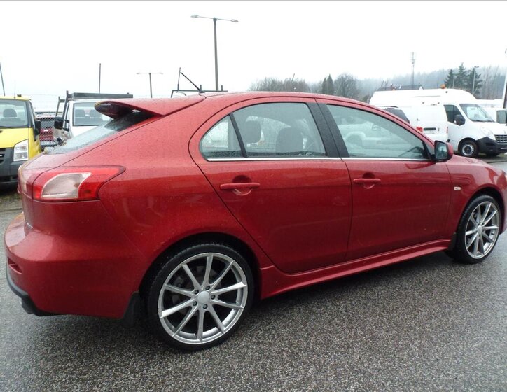 Mitsubishi Lancer Hatchback 2,0 l 217 kw
