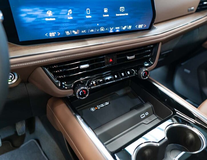 Chevrolet Suburban SUV / Terénní 6,2 l 313 kw