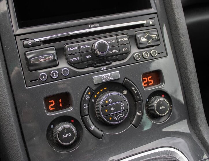 Peugeot 5008 SUV / Terénní 2,0 l 110 kw