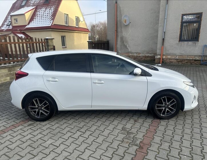 Toyota Auris 2