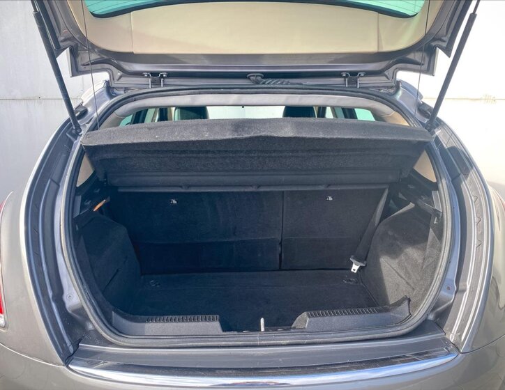 Lancia Delta Hatchback 1,6 l 88 kw