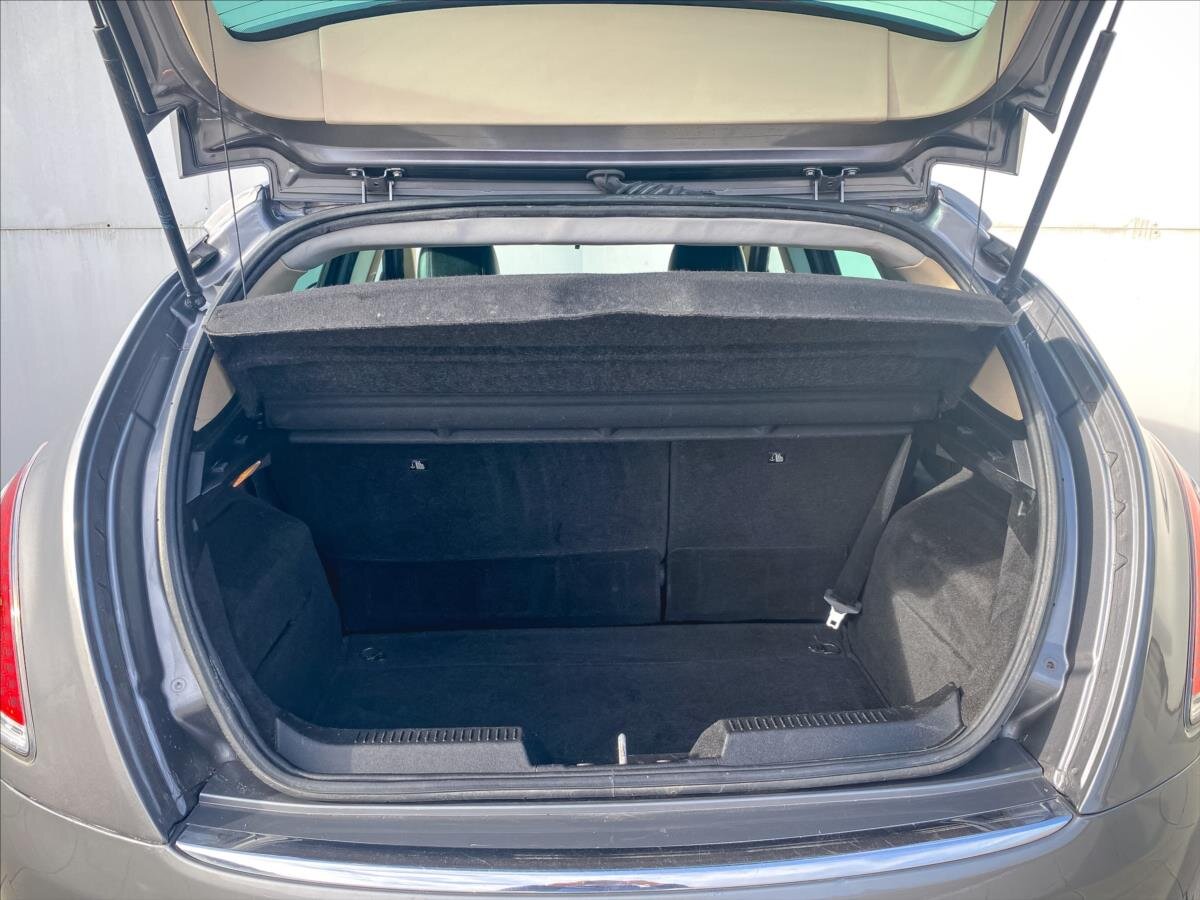 Lancia Delta Hatchback 1,6 l 88 kw