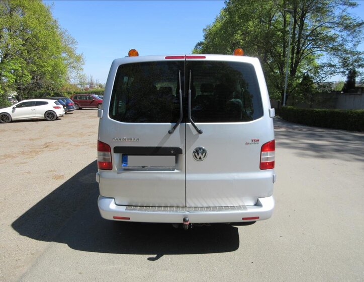 Volkswagen Caravelle Kombi 2,5 l 128 kw