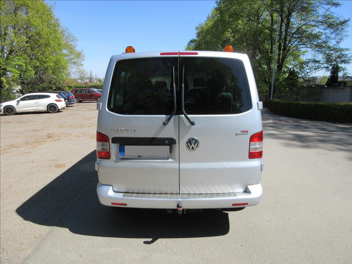 Volkswagen Caravelle Kombi 2,5 l 128 kw