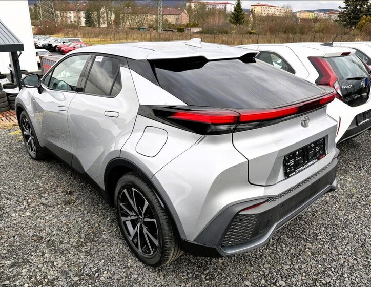Toyota C-HR SUV 1,8 l 103 kw