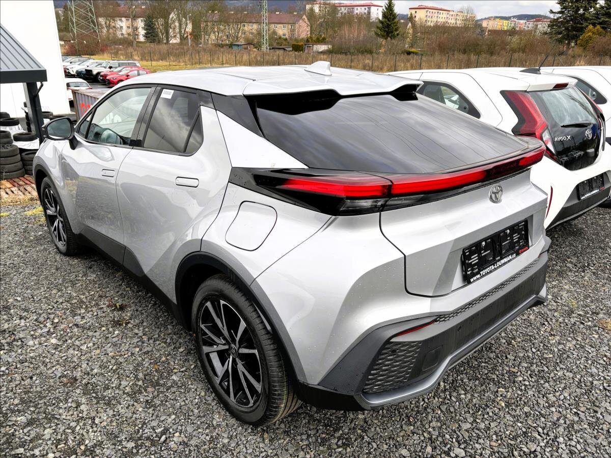 Toyota C-HR SUV 1,8 l 103 kw