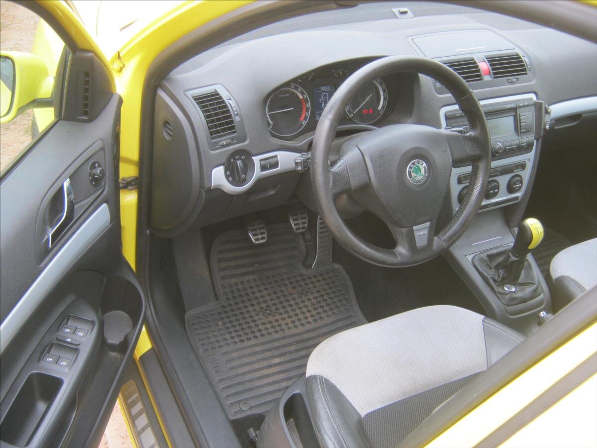 Škoda Octavia Sedan / Limuzína 2,0 l 125 kw