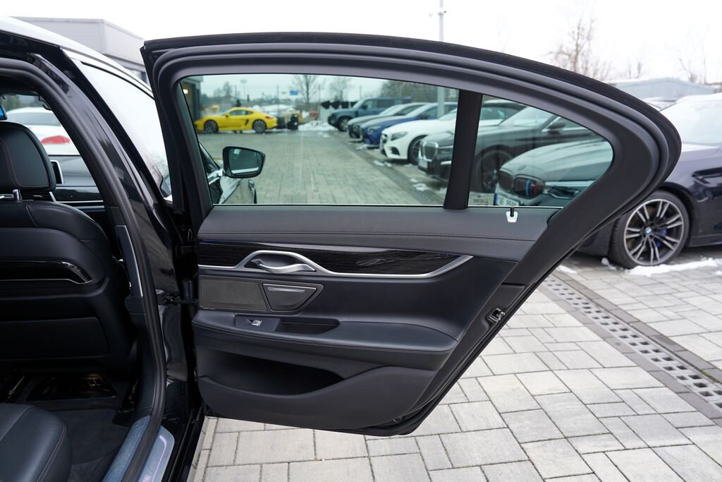 BMW Řada 7 Sedan 3,0 l 210 kw