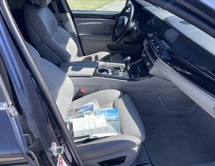 BMW Řada 5 Kombi 3,0 l 180 kw